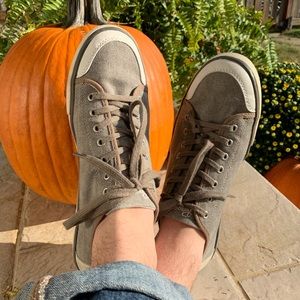 Men’s 9.5 Penguin Sneakers